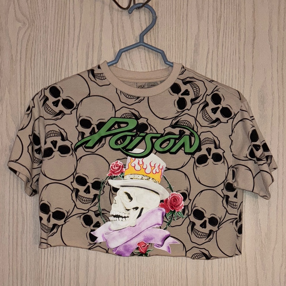 Cropped Graphic Tshirt